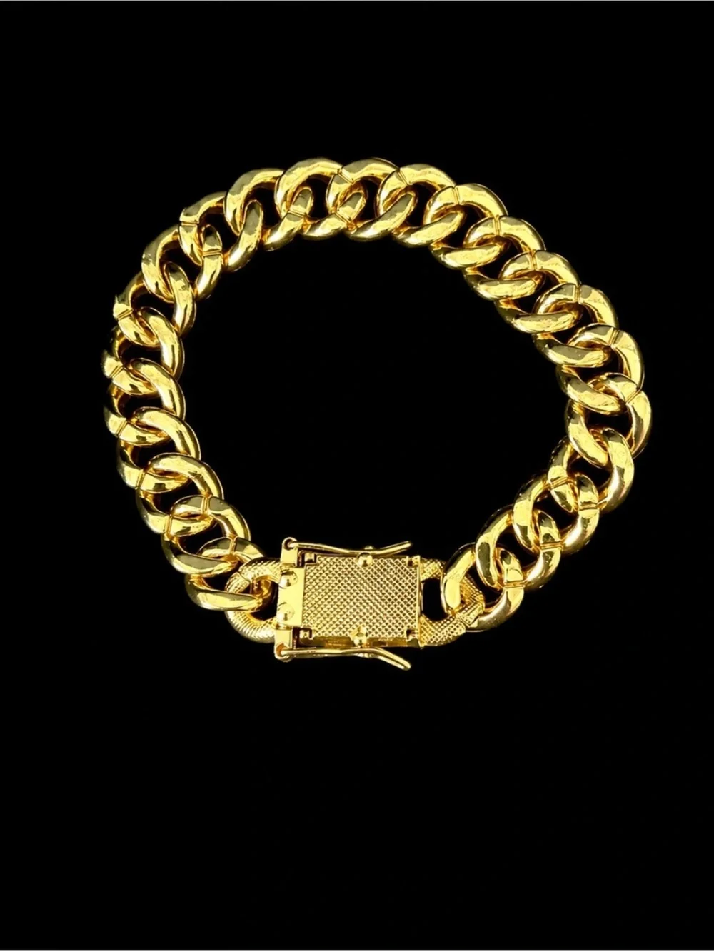 N/A luxurious gold